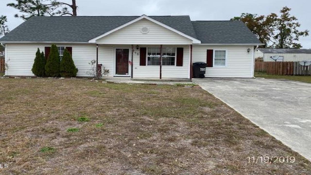 313 Crown Point Road, Hubert, NC Presented by Heidi Turner - Jacksonville Hero Homes Program.