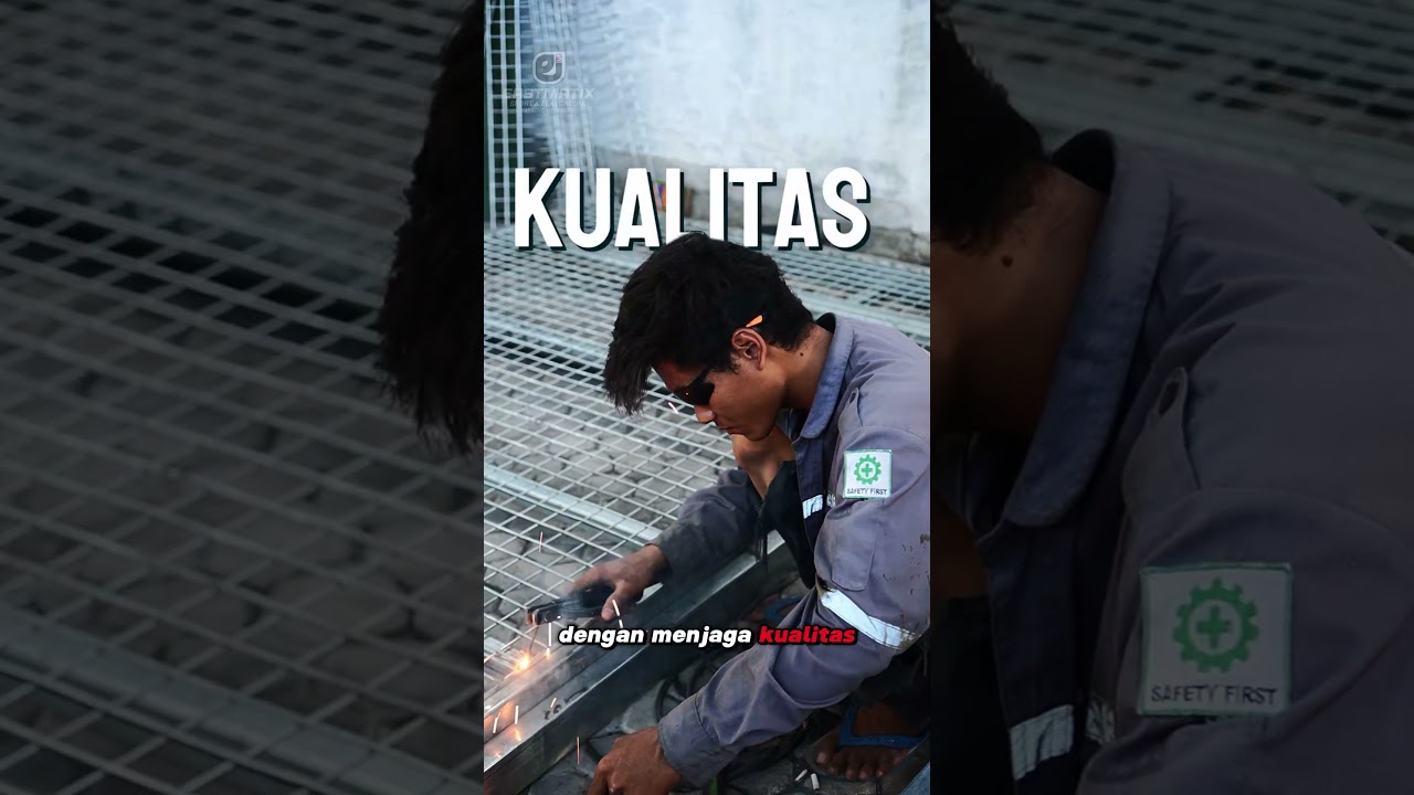 Proses Pembuatan Kerangka Lapangan Padel 