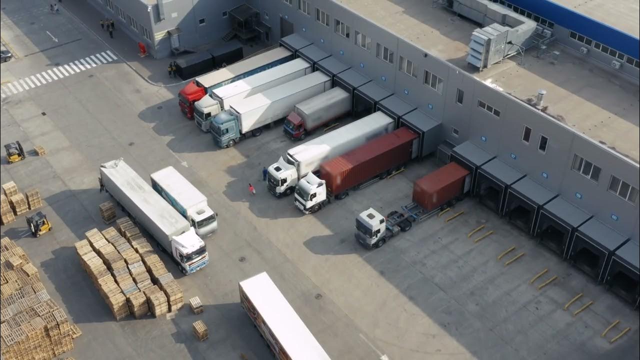 Load unload. Софийская склад пандус. Distribution Hub with Trucks. Unloading on the Ramp photo.