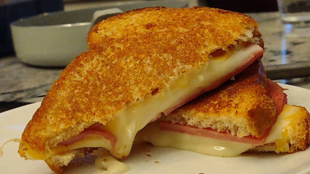 "Grand" return of Experimentalgrilledcheese. Grilled Cheese Bologna