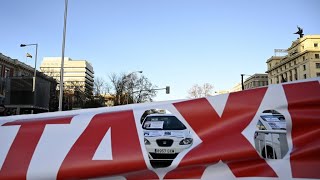 À Madrid, une grève des chauffeurs de taxis dispersée par la police anti-émeute