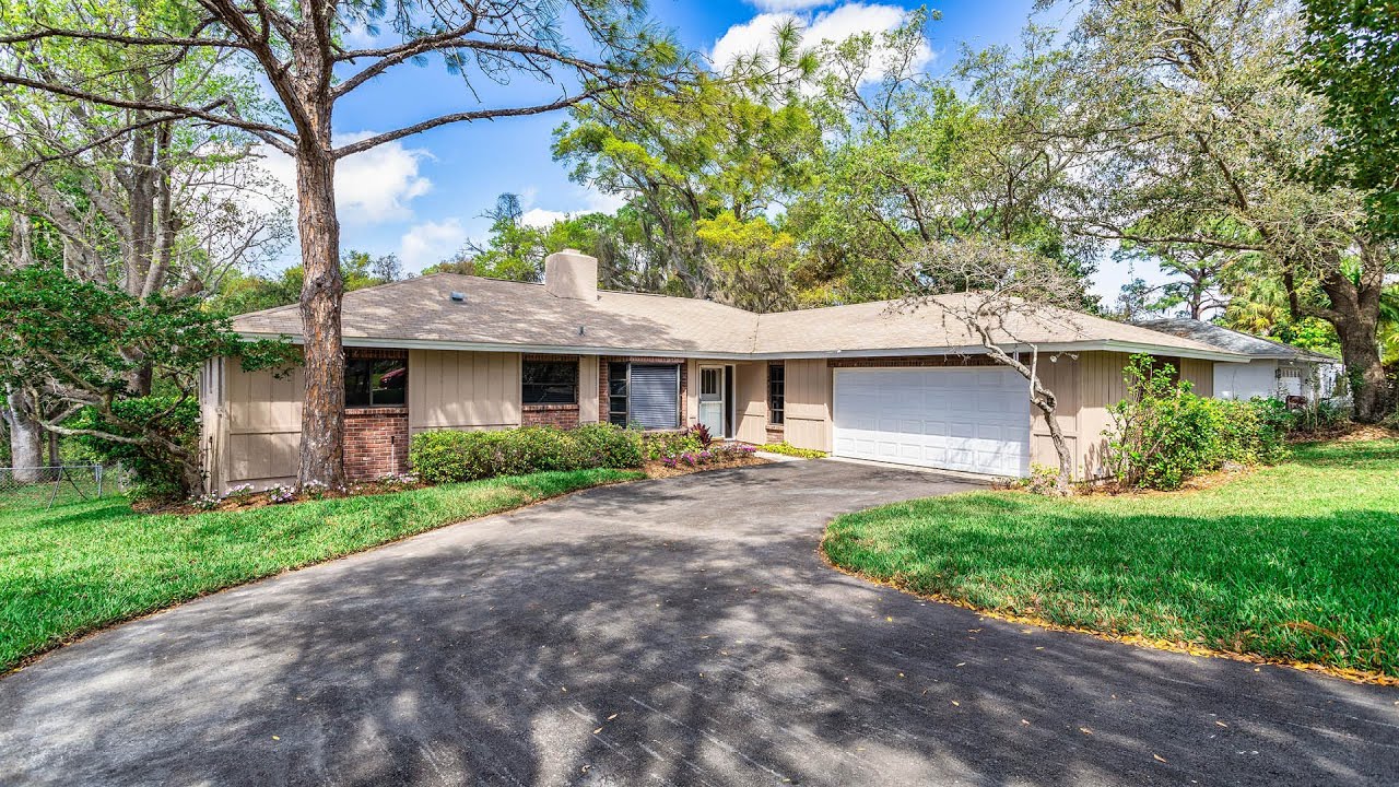 805 Maple Ridge Road N Palm Harbor, FL