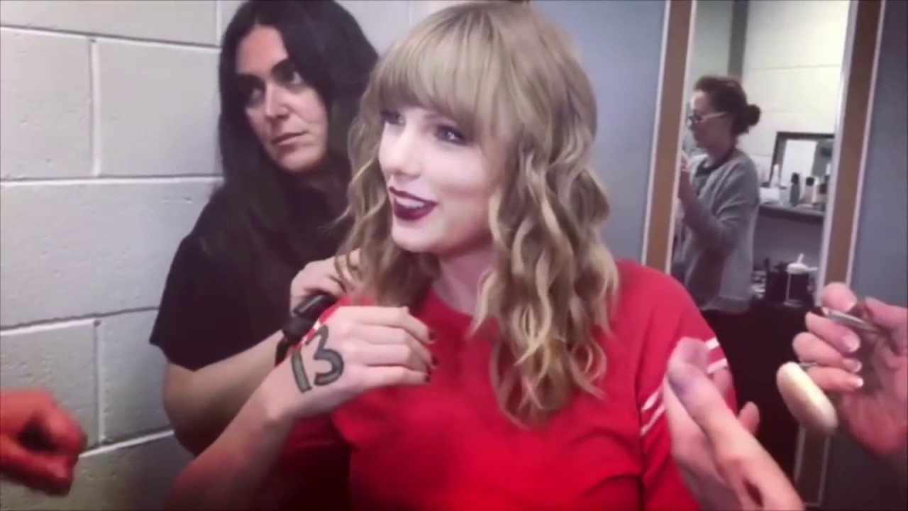 Taylor Swift Draws Number 13 On Her Hand Reputation Tour 