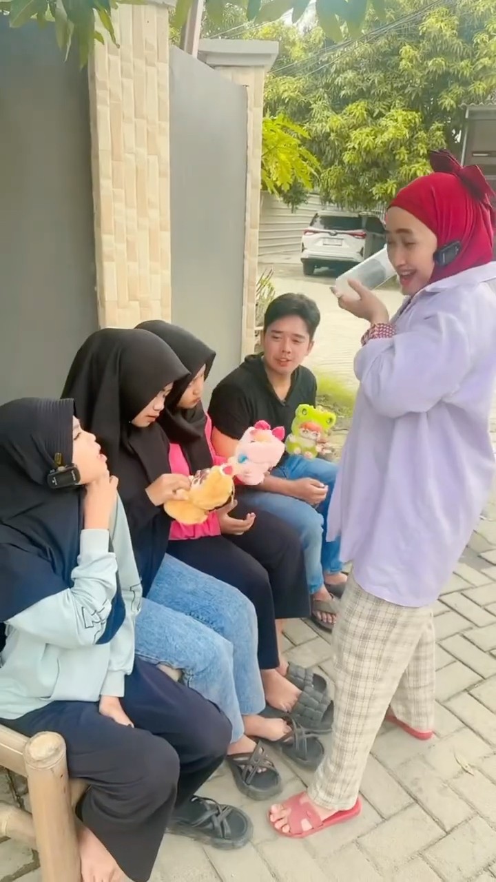 KASIHAN AINUN DOANK YANG GA DAPET BONEKANYA ? #shorts