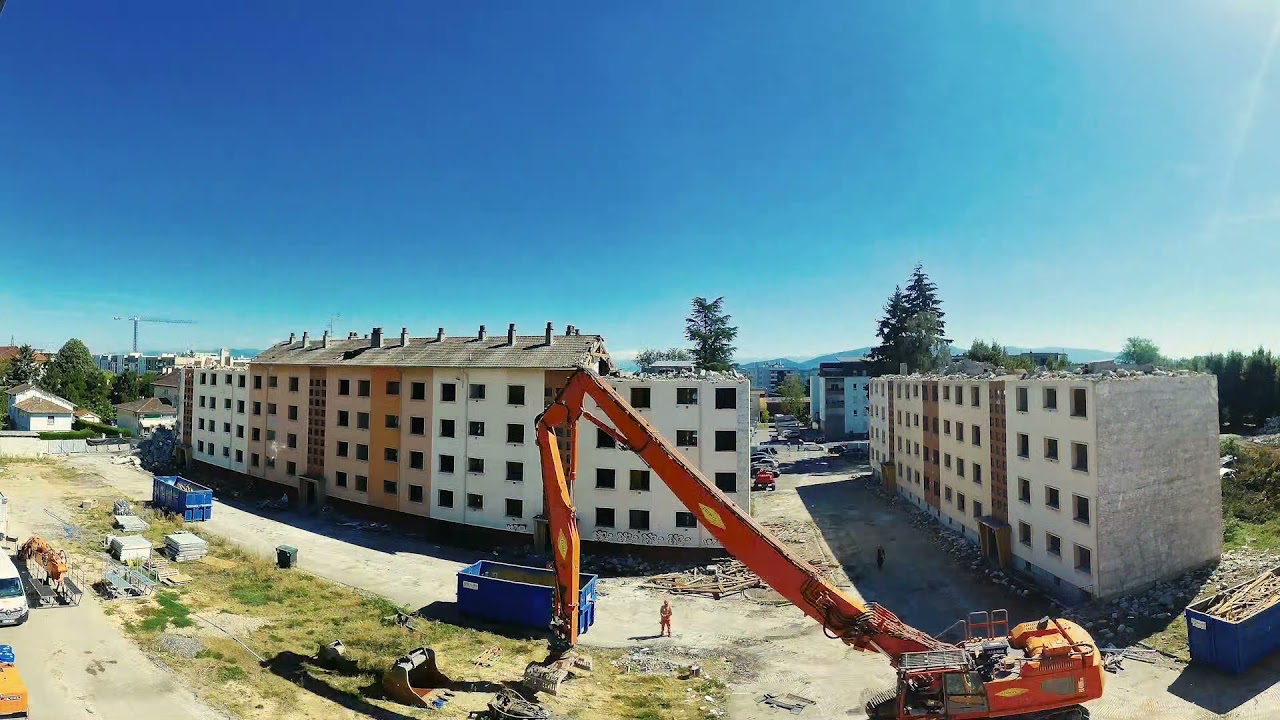 Déconstruction rue de Versoix à Ferney-Voltaire