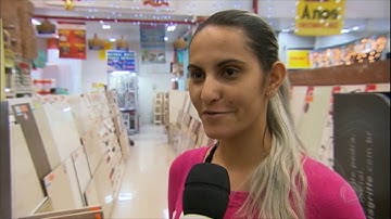 Crise faz famílias adiarem reformas e comerciantes usam a criatividade para atrair clientes