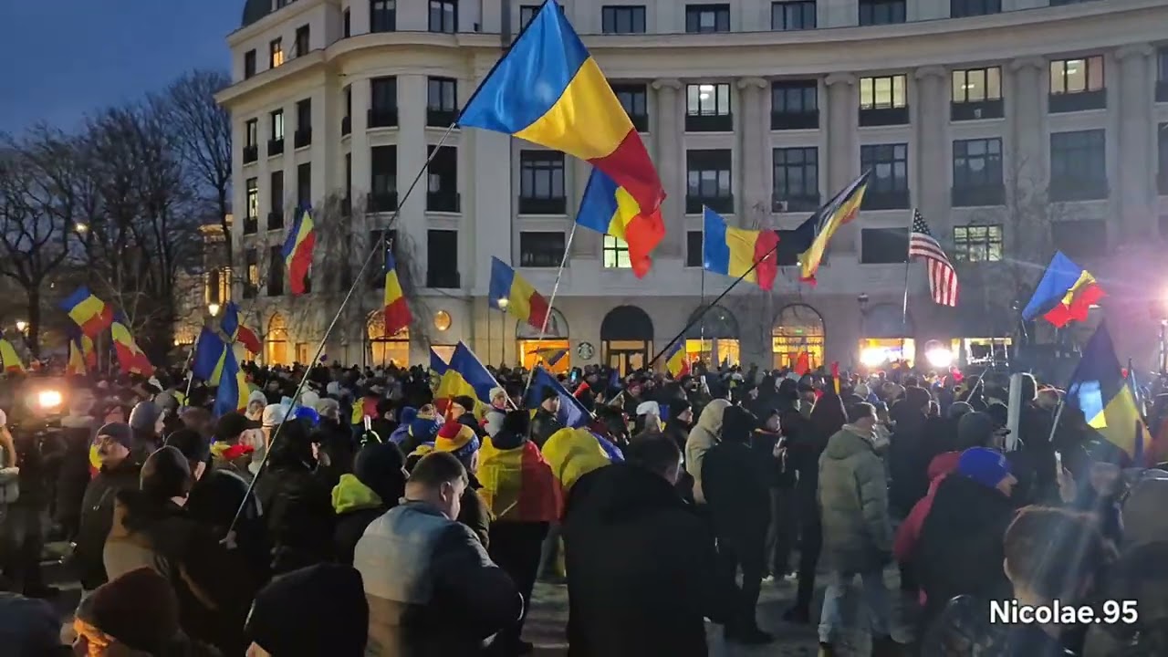 Protest în București împotriva „legii Vexler” - mii de persoane s-au adunat în Piața Universității