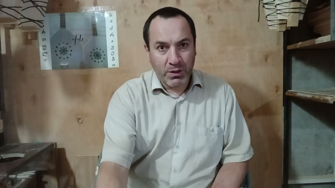 ფანდურის გაკეთება. წებო და ლაქი.