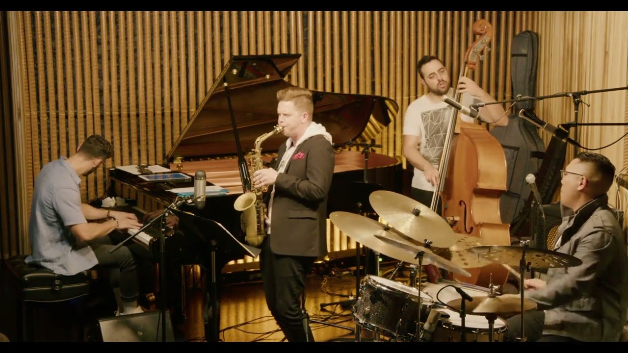 Live Jazz Piano Performance Of I'Ll Remember April