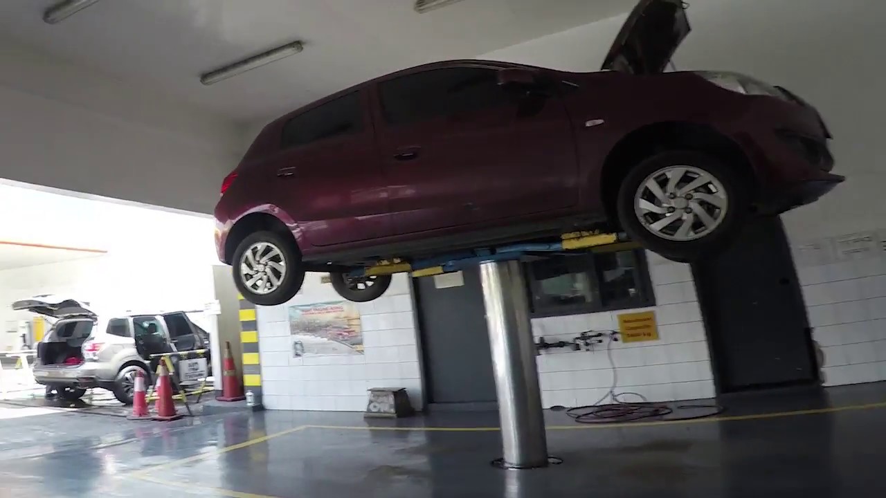 How to Easily CHANGE OIL the MITSUBISHI MIRAGE - YouTube