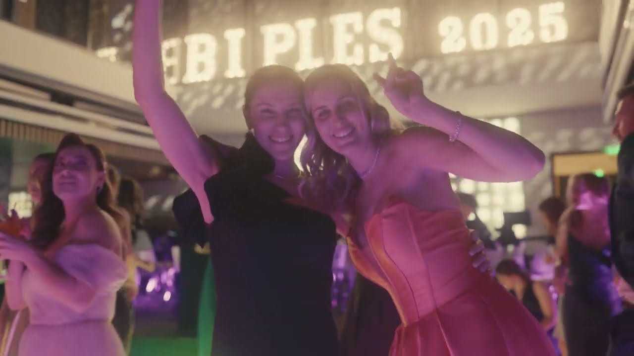 Luxusní ples pro management společnosti