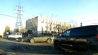 Екатеринбург: ДТП на Космонавтов