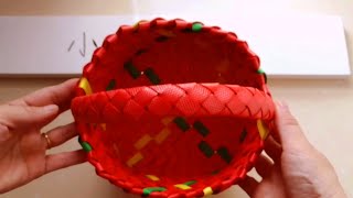 weaving a six-strand braid basket with packing tape, the weaving method is very simple