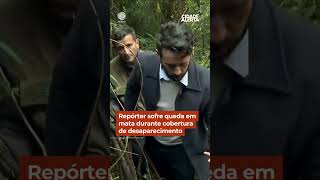 Repórter sofre queda em mata durante cobertura de desaparecimento #Shorts #CidadeAlerta