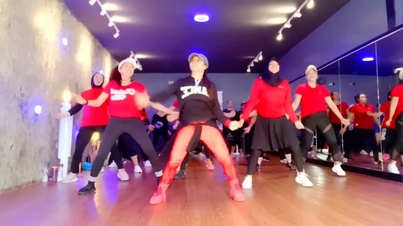 Tiembla - Aron Luix, Lirico En La Casa | FitDance by Uchie | AfroBeat 💪