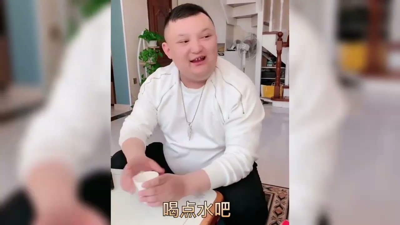 相亲奇葩男惹怒美女，爆笑互怼！