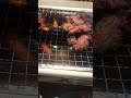 焼肉八廣(はっこう)のタン元・レバー・サガリを焼いている動画