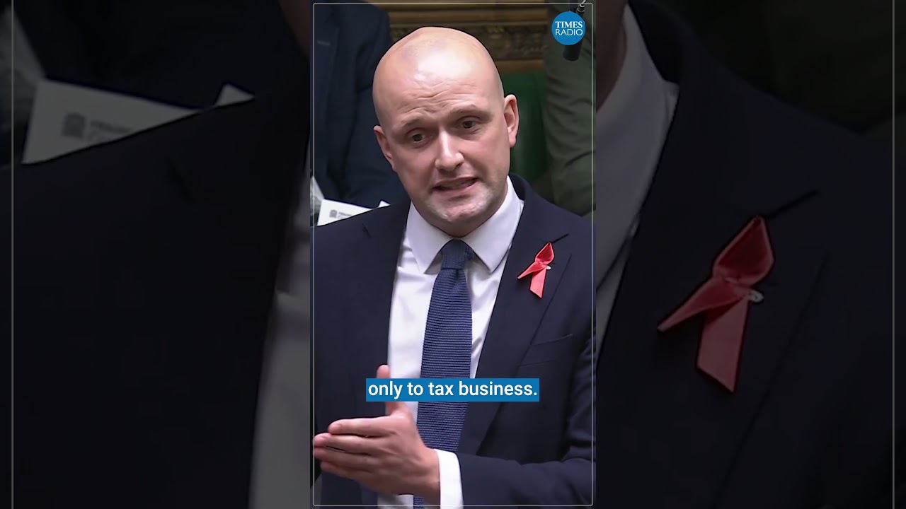 Stephen Flynn calls Keir Starmer's budget a 'scam' in PMQs