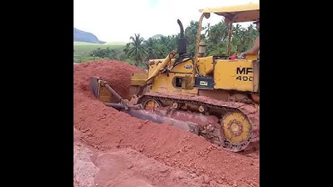 TRATOR DE ESTEIRA MF400