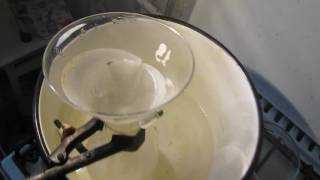 Hot filtration of solution of sodium acetate / Горячее фильтрование раствора ацетата натрия
