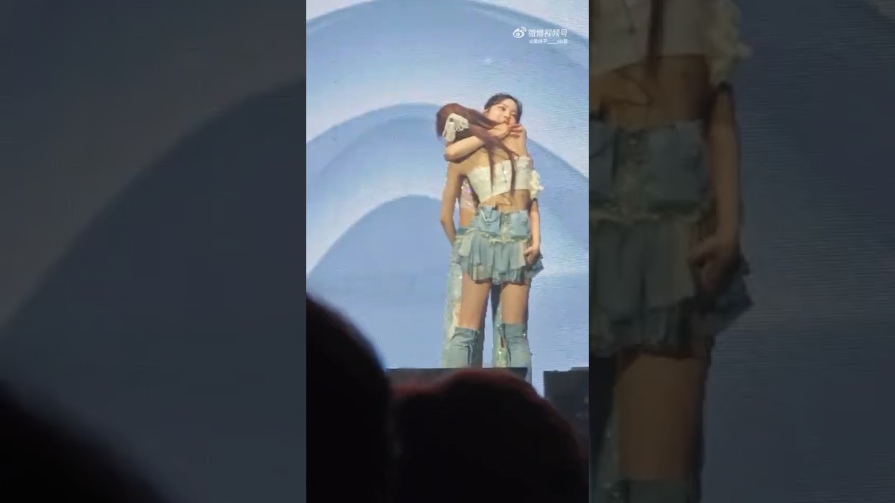 Dahyun gabbing Sana’s butt 🍑 😂 