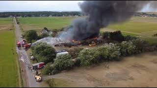 Grote brand bij sloperij in Hollum (op Ameland) Grote brand bij sloperij in Hollum (op Ameland)