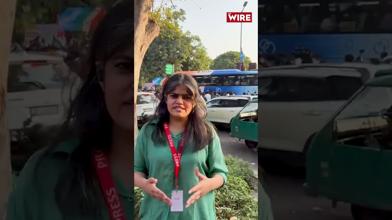 INDIA Bloc MPs Take Bus to reach Jantar Mantar to Protest Against CEC | Jahnavi Sen Reports