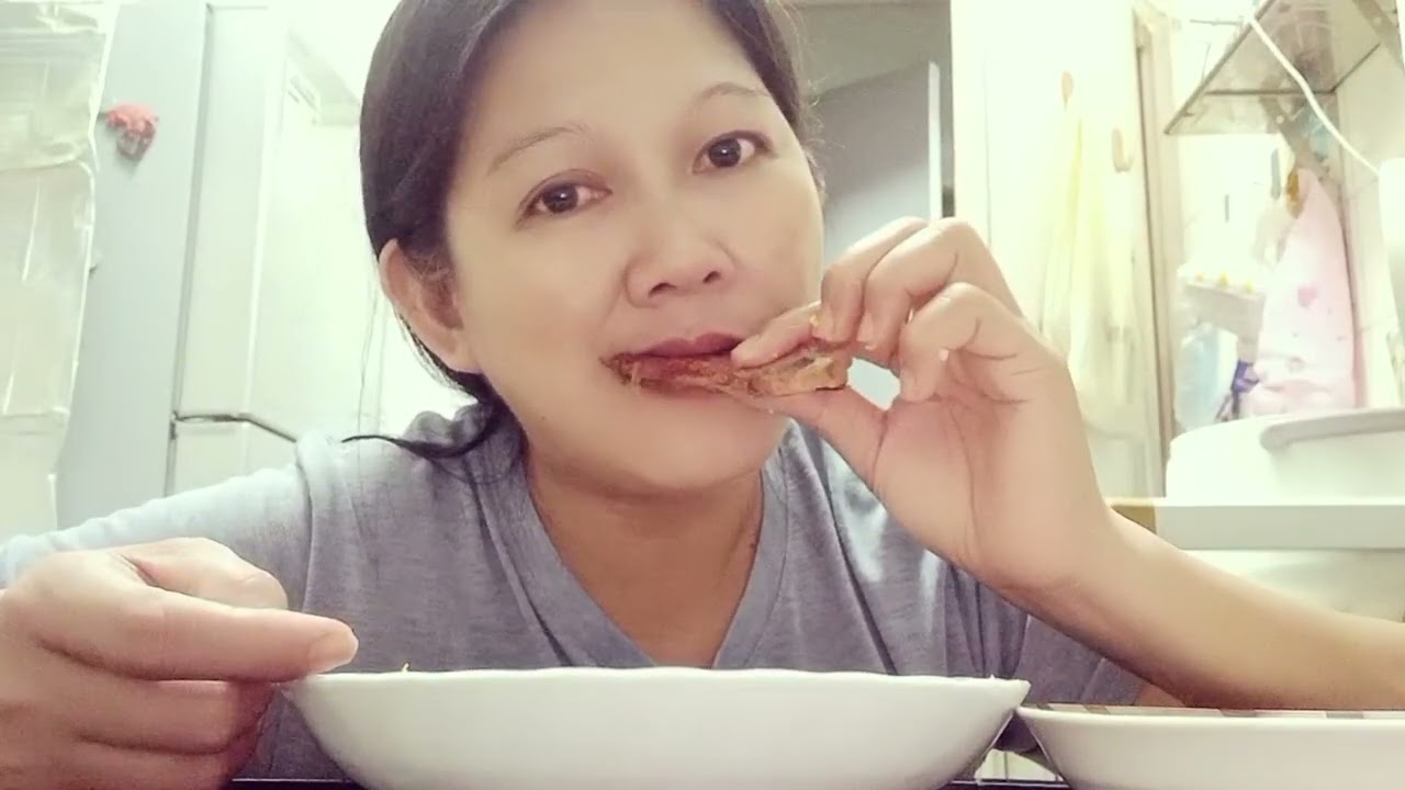 Lunch time egg with tomatoe and fried meatloaf 