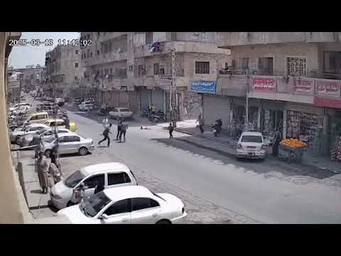 الوصف في المطالبة لحظات من شارع مزدحم مشهد حيوي يوثق حدث ا عابر ا في قلب المدينة