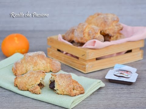 Cornetti di frolla allo yogurt alla nutella o confettura - Ricette che passione