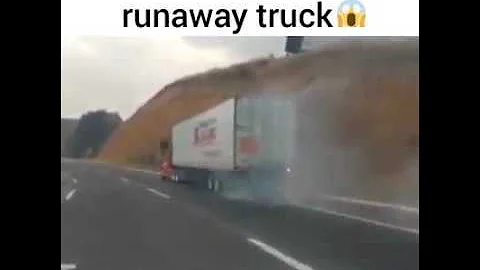 Police Escort A runaway truck In Mexico 2017 | Detail in Discretion | Watch till the end