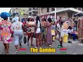 Mittags Auf Den Straßen Von Bakoteh Gambia Im Jahr 2026