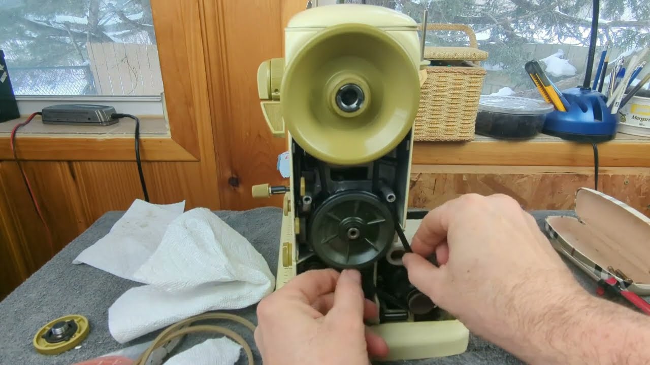 60- Bernina 730 Record,  Changement des courroies