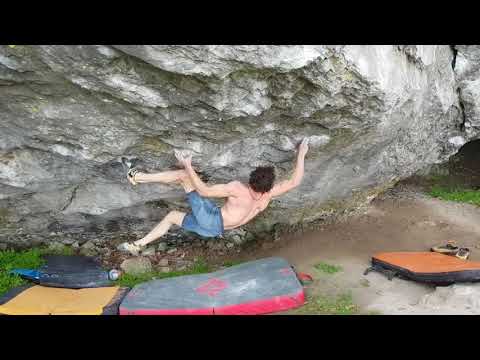 Bouldering: Drift 8C | Adam Ondra