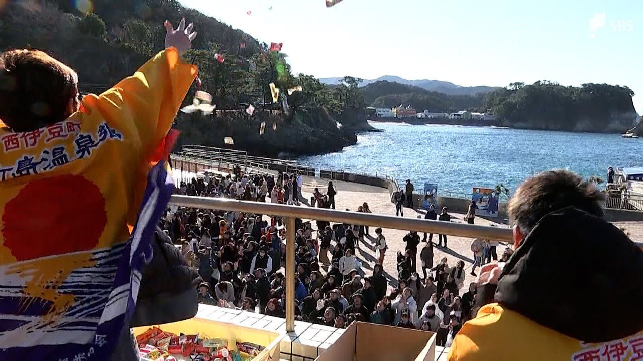 家族で拾えて楽しい」新年祝う恒例行事「堂ヶ島もち投げ大会」過去最多