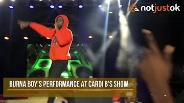 See How Burna Boy Be Killin Dem Sha At Cardi's Show 😎