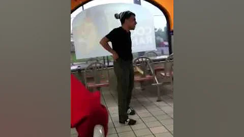 How Real Mexicans Do It at Taco Bell