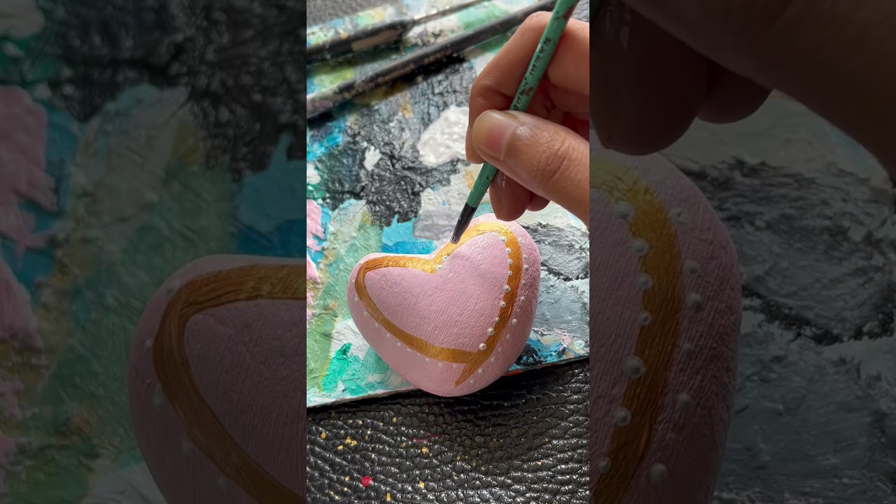 Heart shaped stone| Paint | 💕 