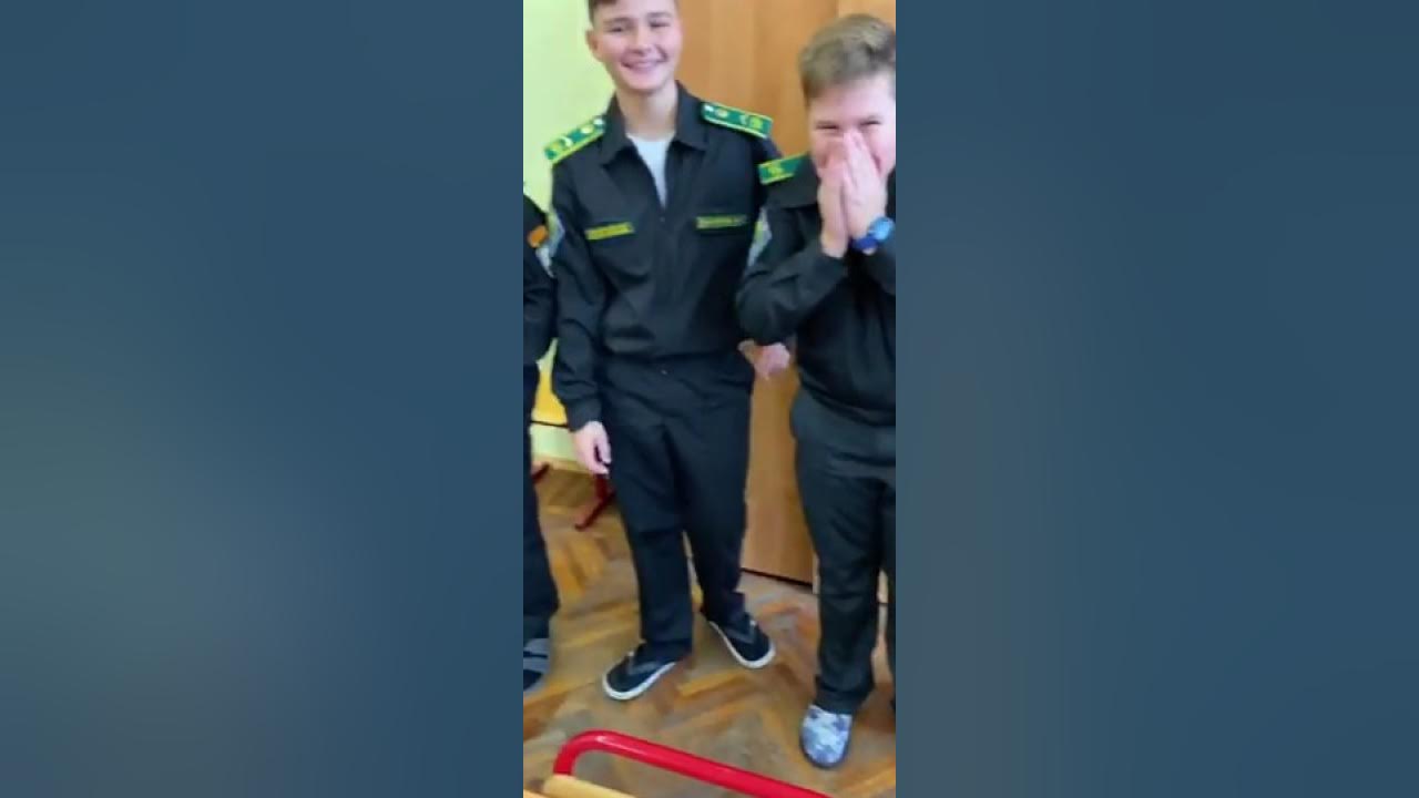 Дети пришли в школу в тапках - YouTube