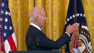 Jo Biden Brain Snaps while Speaking