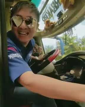 Kata-Kata Viral Supir Bus Versi Mas Hendra Ahok