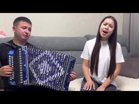 Красивая девушка с