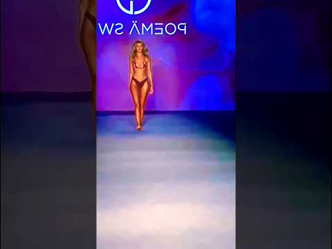 Красивая МОДЕЛЬ в БИКИНИ Показывает Сердечко | Подпишись! #shorts #девушка #модель