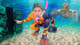 Found SECRET HIDDEN ROOM Scuba Diving (Underground Bunker Leads to Sharer Pond !!!)