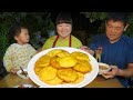 【陕北霞姐】陕北家常南瓜饼，炸的鼓鼓的，配上弟弟的烩粉汤，女儿最爱吃！