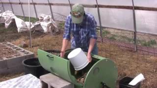 How to Make Compost with a Compost Tumbler