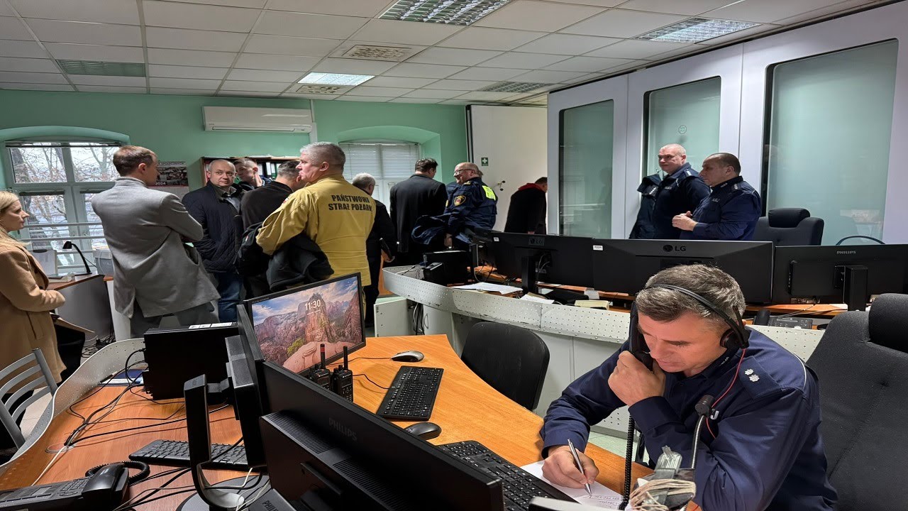 Ćwiczenia policjantów i Zespołu Zarządzania Kryzysowego Miasta Krakowa