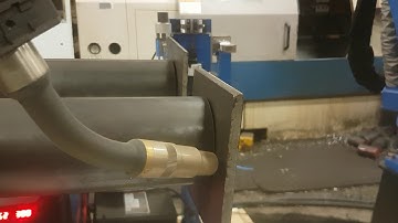 Motoman robots laser scanning to find exact weld position offset