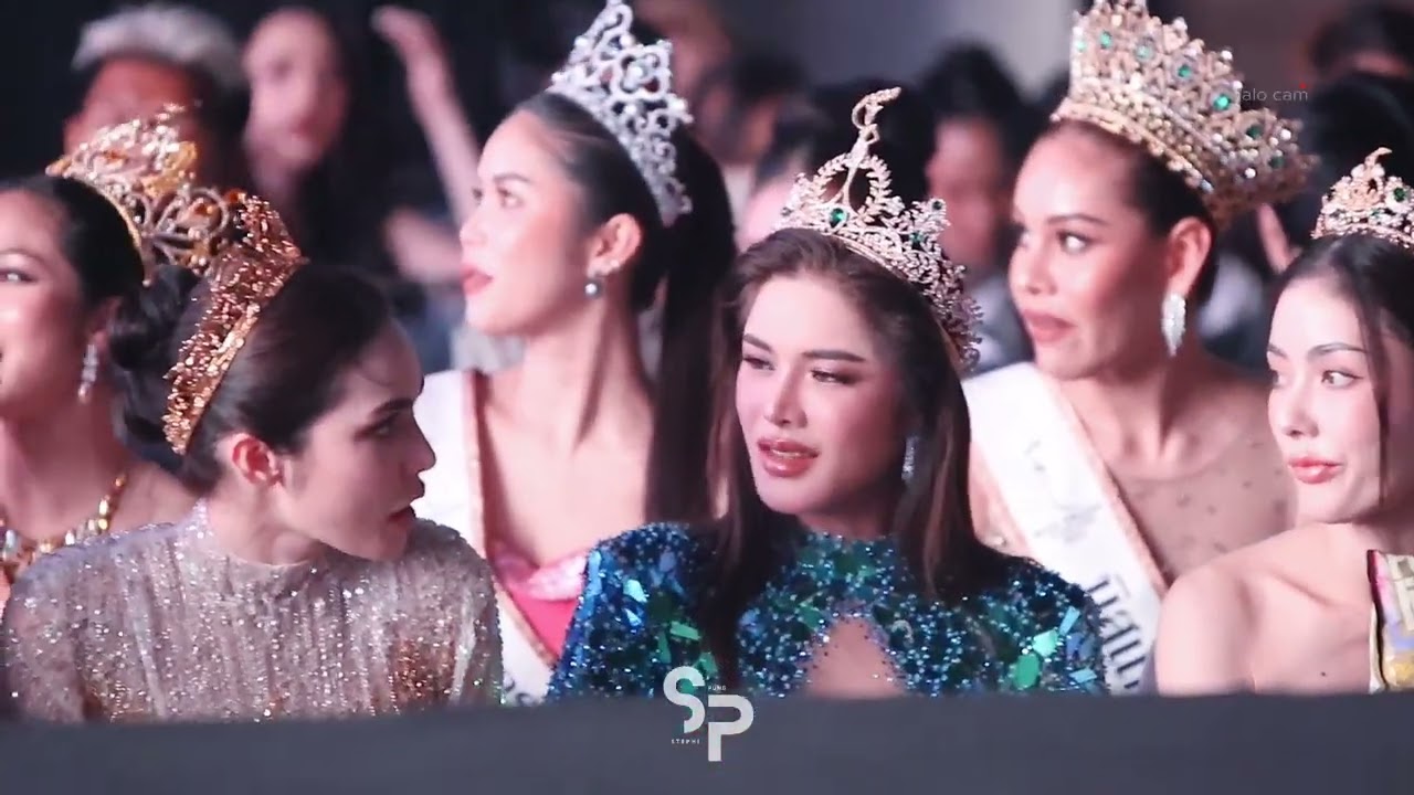 [Fancam] 200124 ชาล็อต อุ้ม มีนา กับขนมสปอนเซอในงานของพวกเค้า~😂 #FinalMGSNK2024xCharlotte