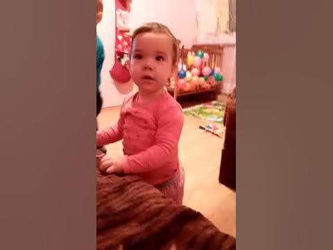 Доця танцует - YouTube
